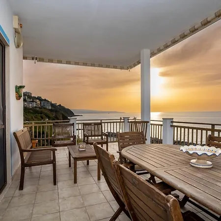 Fronte Mare Con Parcheggio Gratuito Pizzo (Calabria)